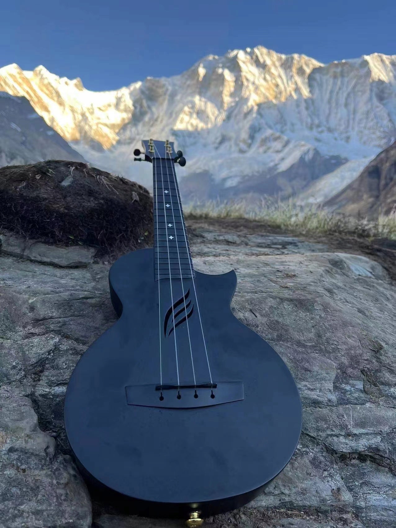 ENYA NOVA U MINI - White Ukulele sopranowe włókno węglowe zestaw