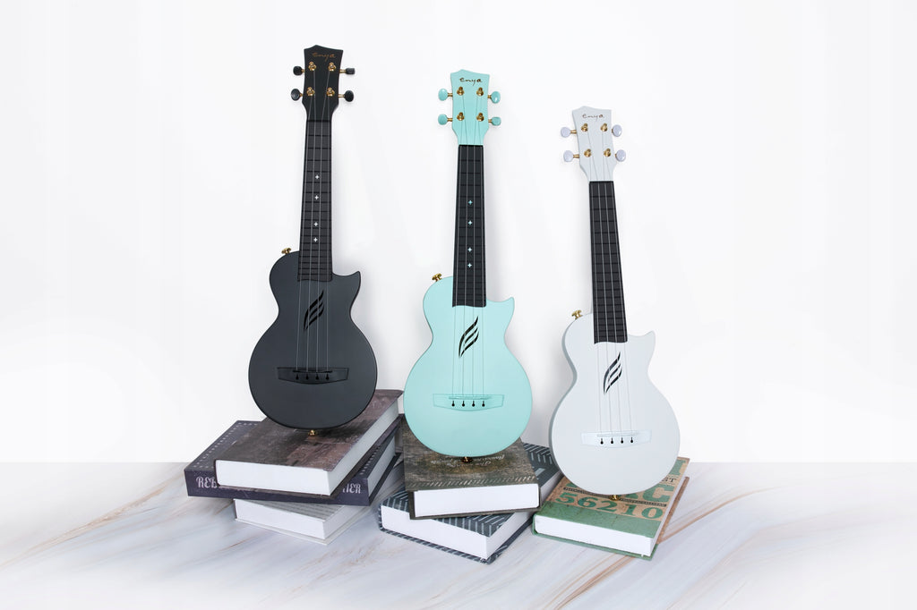 ENYA NOVA U MINI - White Ukulele sopranowe włókno węglowe zestaw