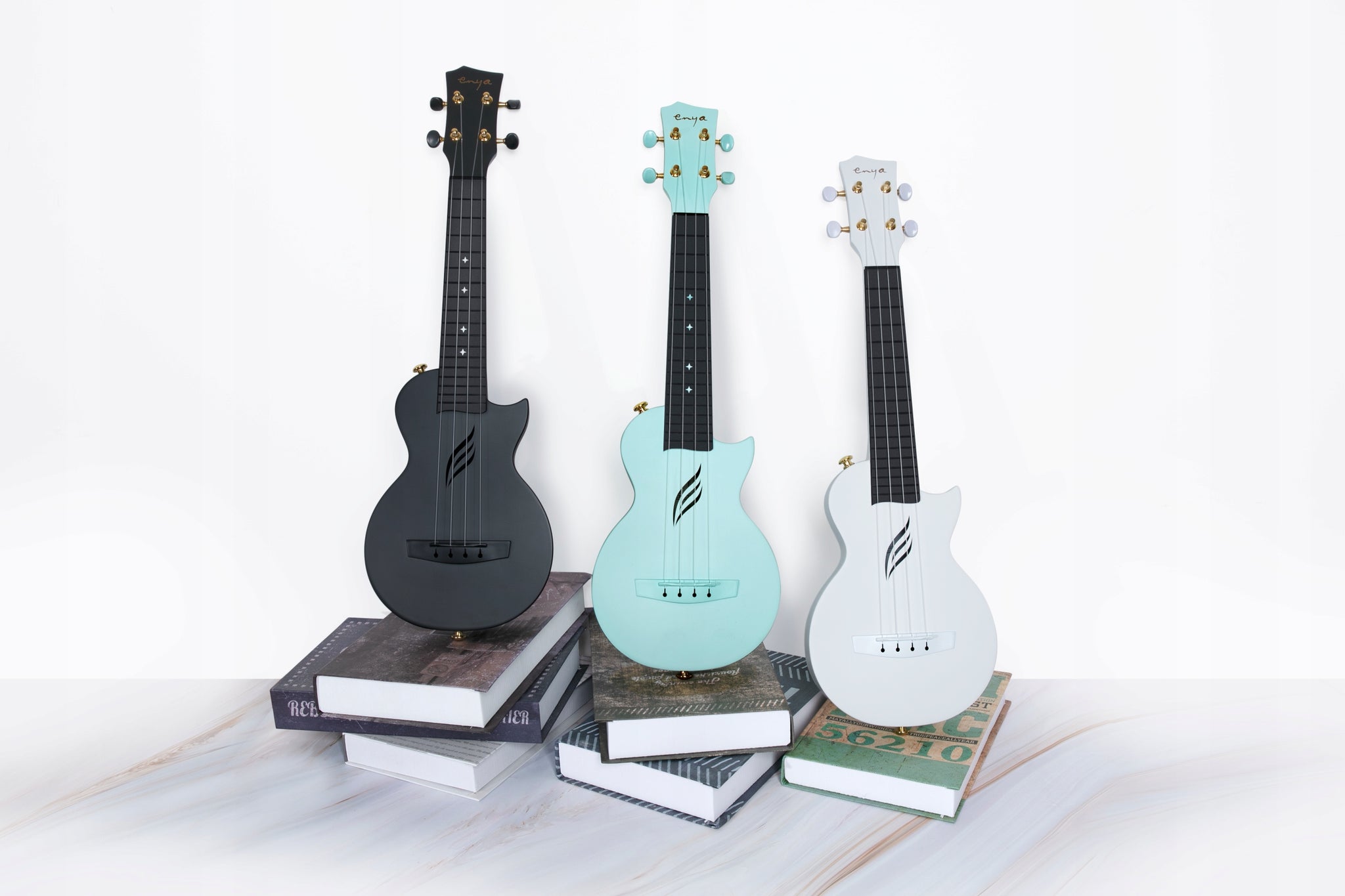 ENYA NOVA U MINI - White Ukulele sopranowe włókno węglowe zestaw