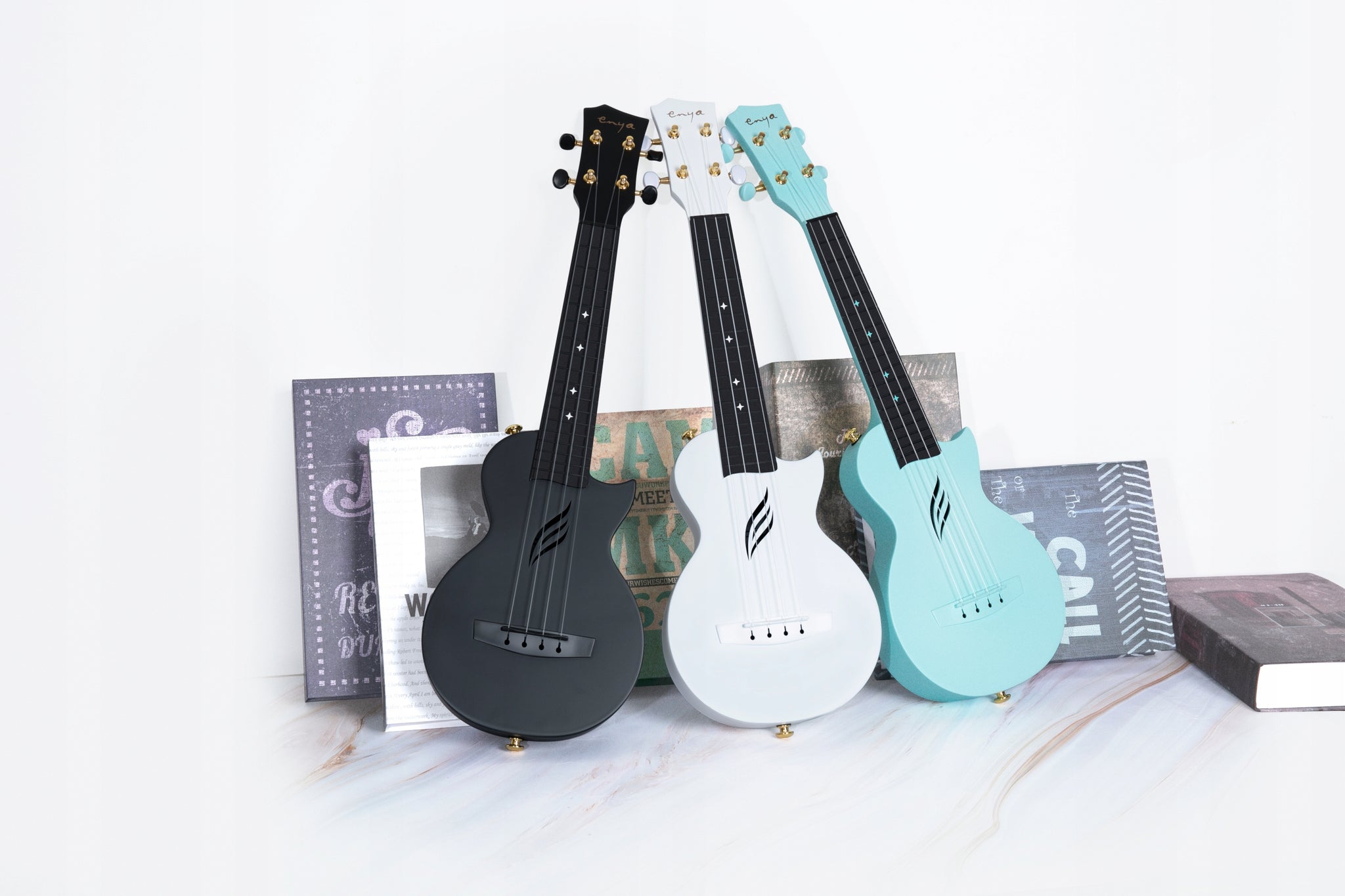 ENYA NOVA U MINI - Black Ukulele sopranowe włókno węglowe zestaw